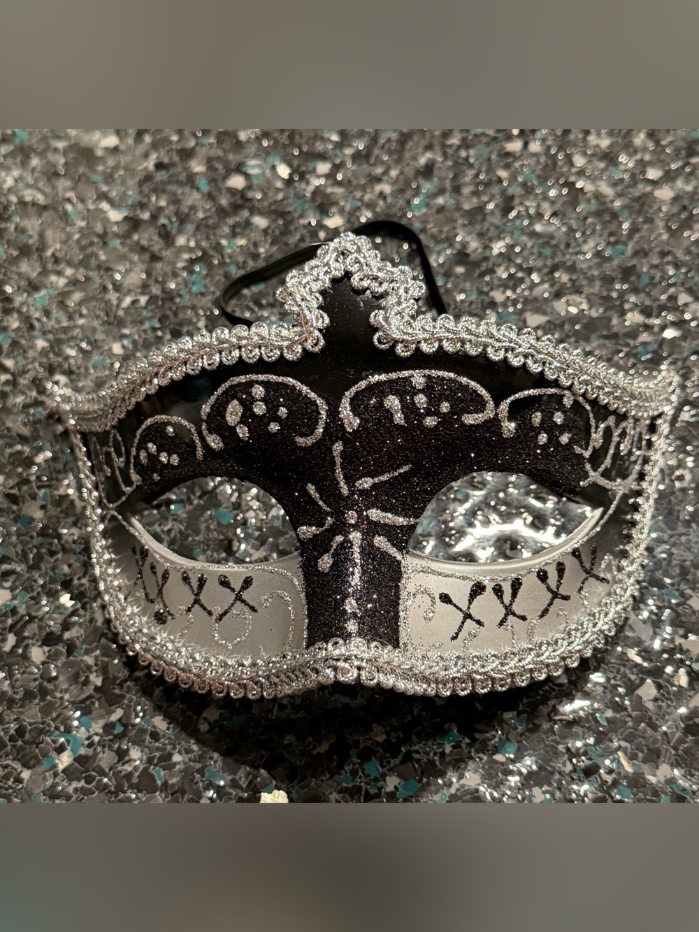 Adult Unisex One Size Venetian Masquerade Eyemask Black Silver Adjustable